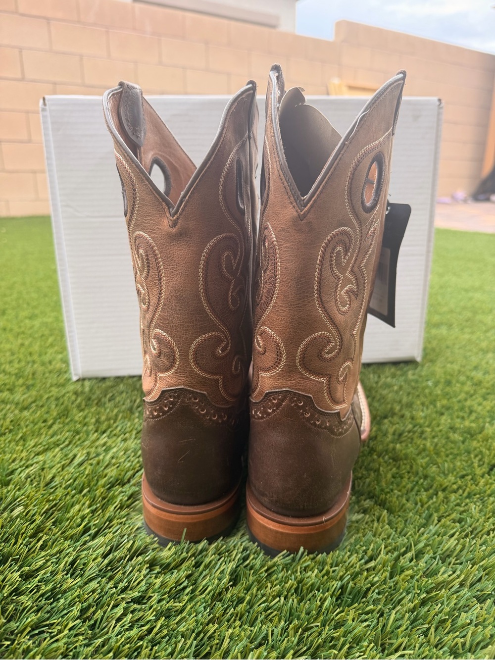 Cody James Brown Two-Tone Western Pull-On Boots - Picture 4 of 6